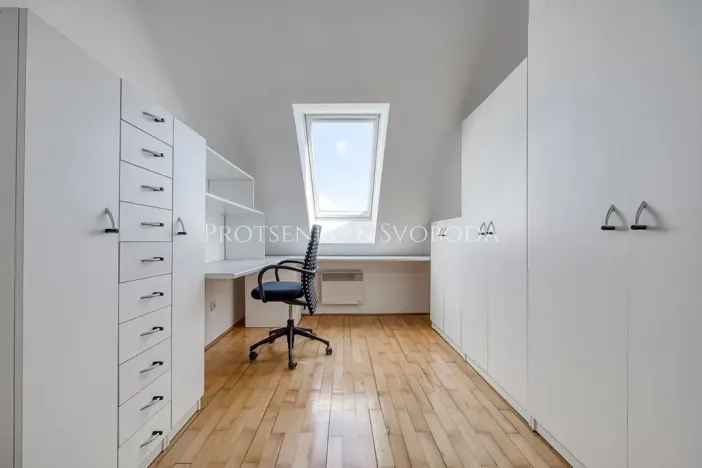 Prodej vily, Křižanov, Benešovo náměstí, 530 m2