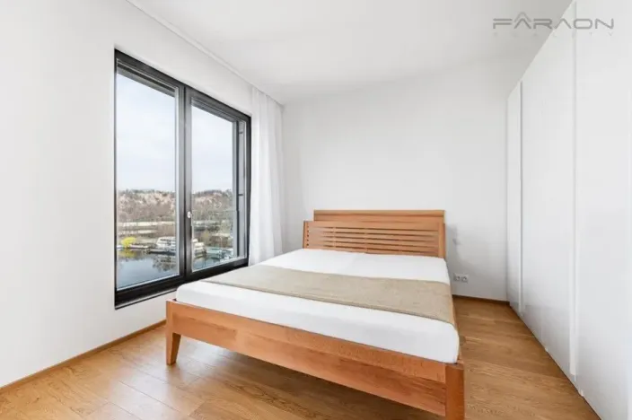 Pronájem bytu 2+kk, Praha - Holešovice, V přístavu, 54 m2