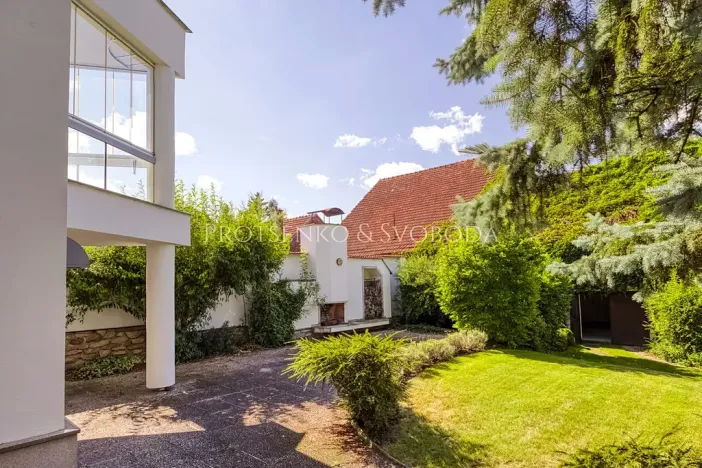 Prodej vícegeneračního domu, Křižanov, Benešovo náměstí, 530 m2