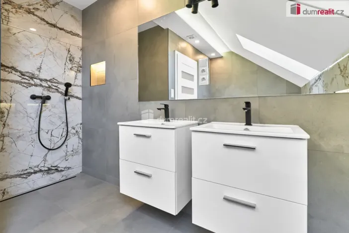 Prodej rodinného domu, Ruda, V zahradách, 160 m2