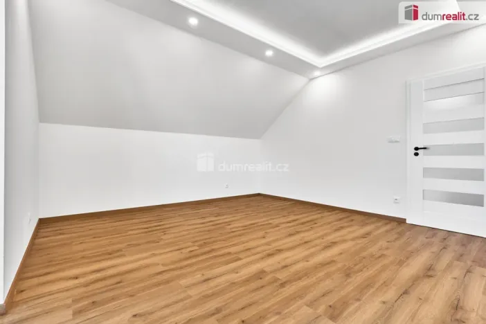 Prodej rodinného domu, Ruda, V zahradách, 320 m2