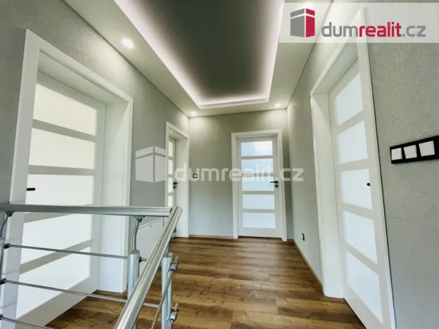 Prodej rodinného domu, Ruda, V zahradách, 320 m2