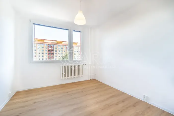 Pronájem bytu 3+1, Praha - Kobylisy, Famfulíkova, 67 m2