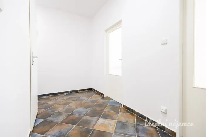 Pronájem bytu 2+kk, Praha - Kyje, Lásenická, 51 m2