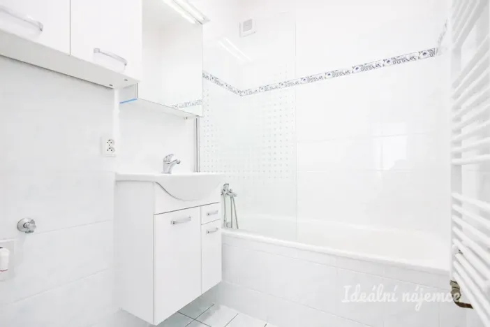Pronájem bytu 2+kk, Praha - Kyje, Lásenická, 51 m2