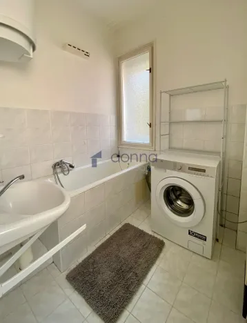 Pronájem bytu 2+kk, Praha, Viklefova, 39 m2