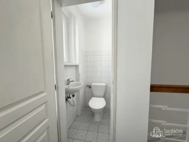 Pronájem komerční nemovitosti, Karlovy Vary, Dr. Davida Bechera, 102 m2
