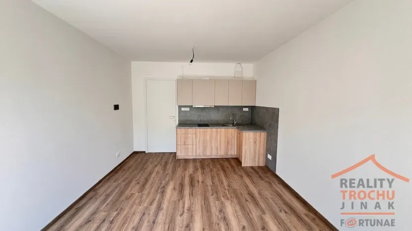 Pronájem bytu 1+kk, Hradec Králové, Pod Zámečkem, 27 m2