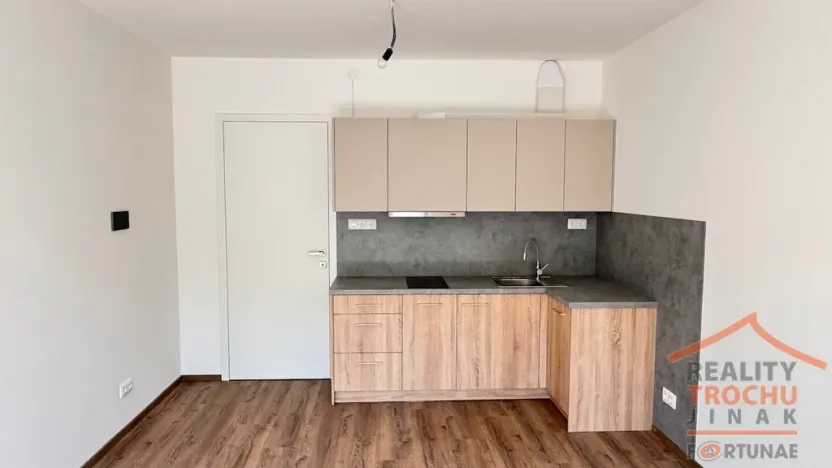 Pronájem bytu 1+kk, Hradec Králové, Pod Zámečkem, 27 m2