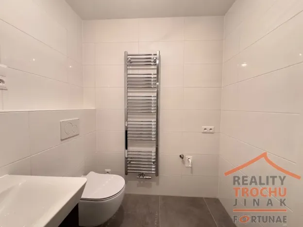 Pronájem bytu 1+kk, Hradec Králové, Pod Zámečkem, 27 m2