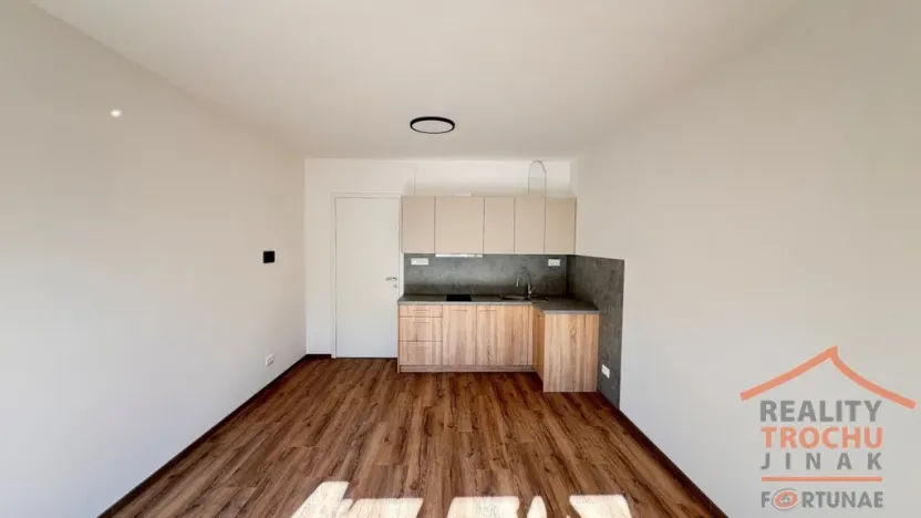 Pronájem bytu 1+kk, Hradec Králové, Pod Zámečkem, 27 m2