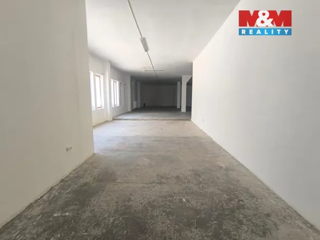 Pronájem obchodního prostoru, Ústí nad Labem - Severní Terasa, Stříbrnická, 1286 m2