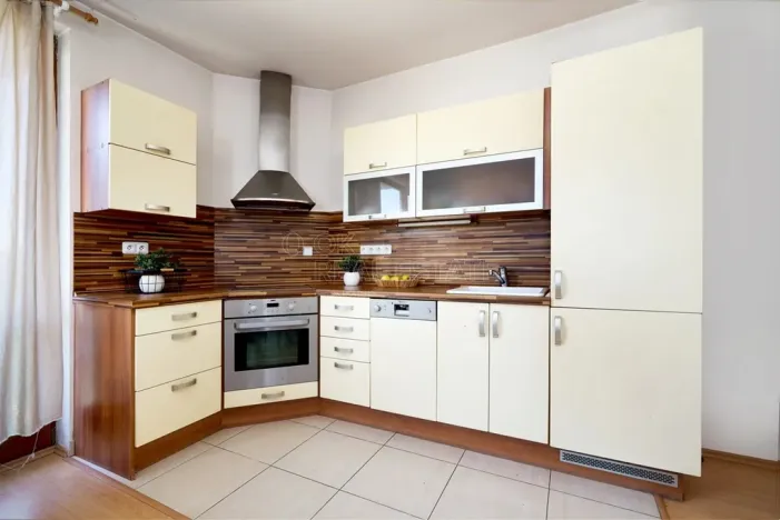 Pronájem bytu 2+kk, Praha, Lipovská, 55 m2
