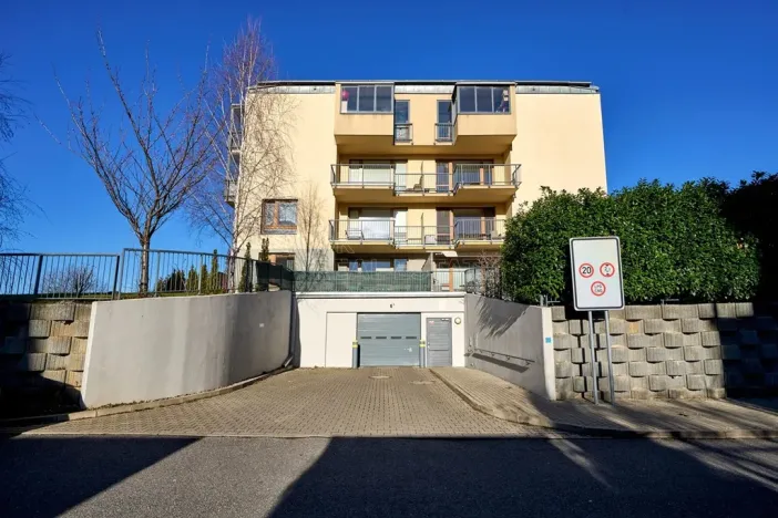 Pronájem bytu 2+kk, Praha, Lipovská, 55 m2