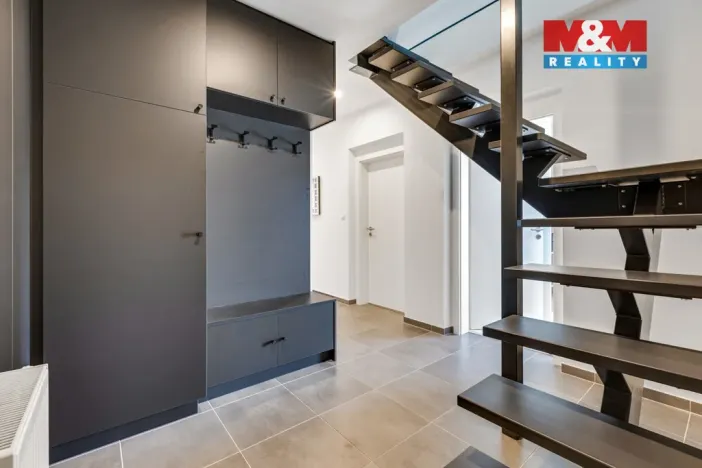 Prodej bytu 4+kk, Králův Dvůr - Levín, Na Lucberku, 141 m2