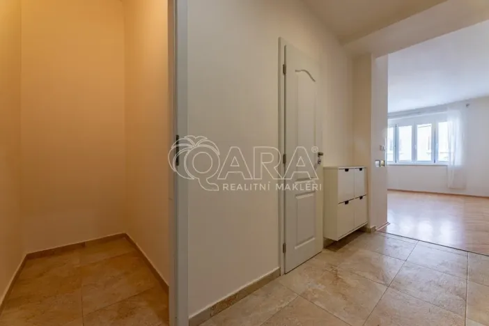Pronájem bytu 1+kk, Praha - Žižkov, Viklefova, 34 m2