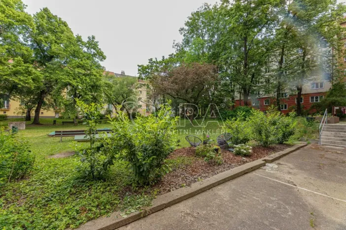 Pronájem bytu 1+kk, Praha - Žižkov, Viklefova, 34 m2