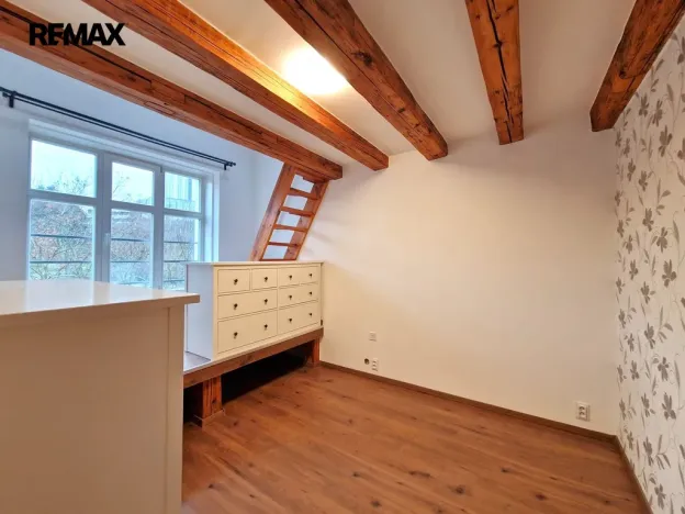 Pronájem bytu 1+kk, Praha - Nusle, Křesomyslova, 38 m2