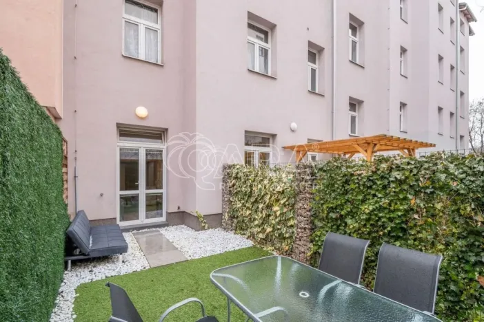 Pronájem bytu 1+kk, Praha - Libeň, Pod Labuťkou, 45 m2