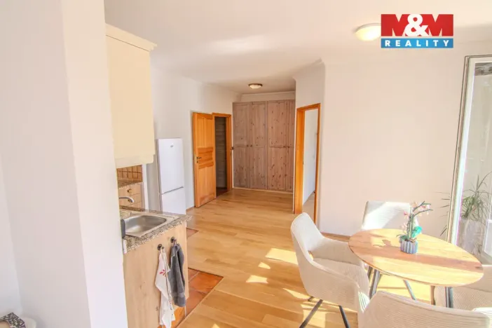Pronájem bytu 2+kk, Praha, Názovská, 50 m2