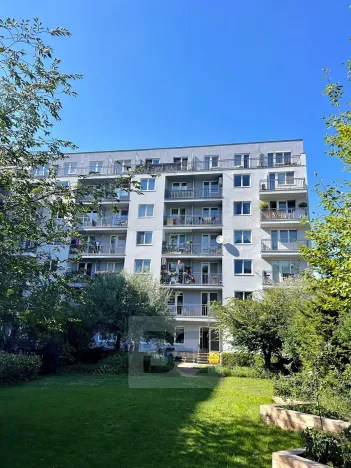 Pronájem garážového stání, Praha - Karlín, Křižíkova, 12 m2