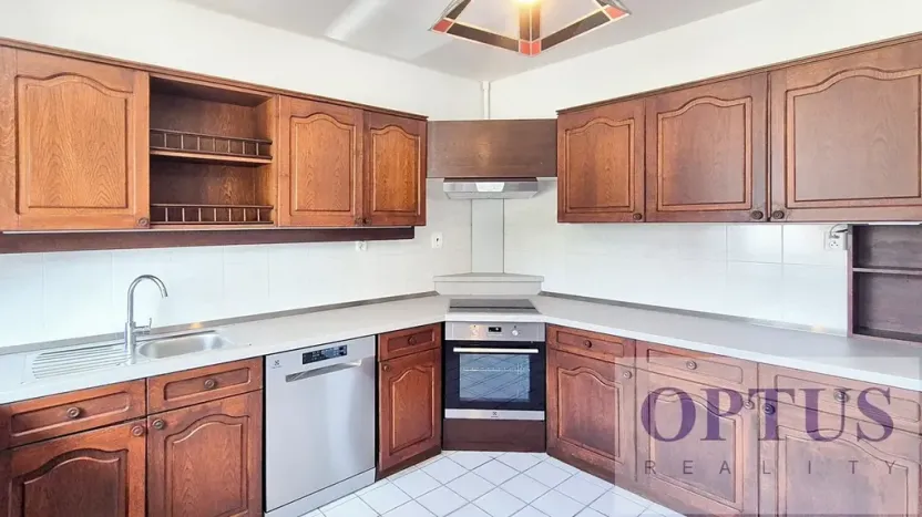 Pronájem rodinného domu, Praha - Háje, K jezeru, 302 m2