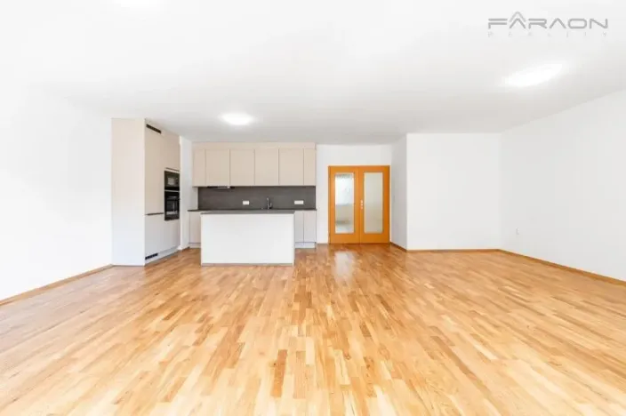 Pronájem kanceláře, Praha - Nusle, Mojmírova, 140 m2
