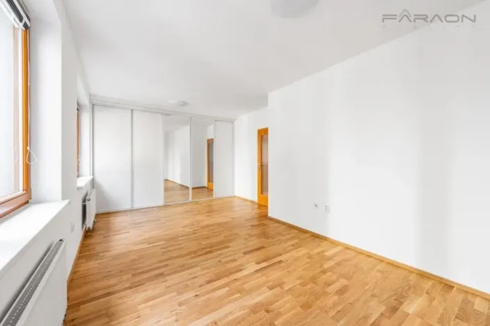 Pronájem kanceláře, Praha - Nusle, Mojmírova, 140 m2