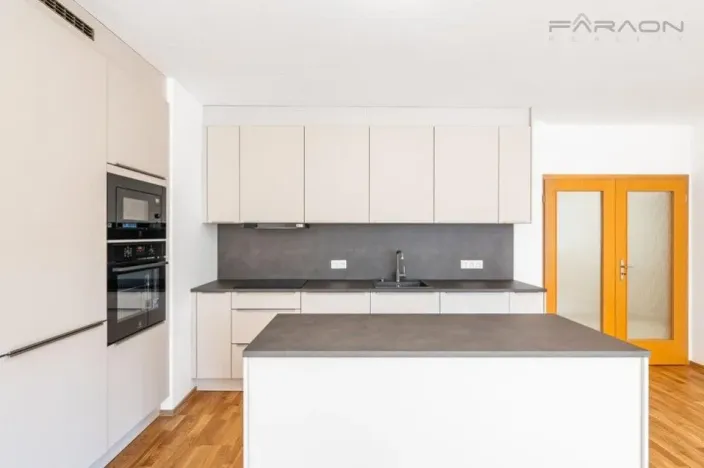 Pronájem kanceláře, Praha - Nusle, Mojmírova, 140 m2