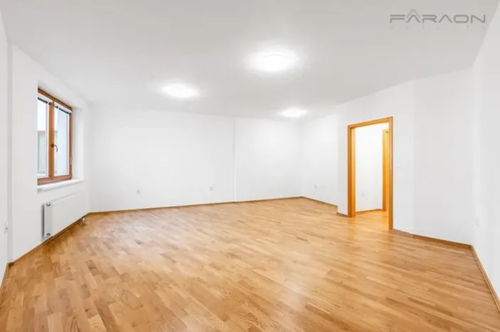 Pronájem kanceláře, Praha - Nusle, Mojmírova, 140 m2