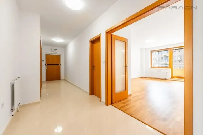 Pronájem kanceláře, Praha - Nusle, Mojmírova, 140 m2