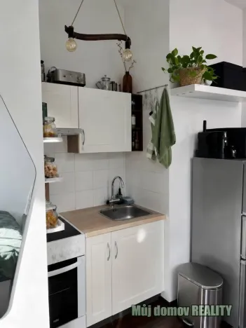Pronájem bytu 1+kk, Praha - Holešovice, Kamenická, 27 m2