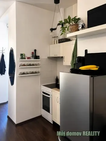 Pronájem bytu 1+kk, Praha - Holešovice, Kamenická, 27 m2