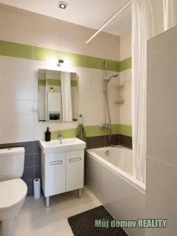 Pronájem bytu 1+kk, Praha - Holešovice, Kamenická, 27 m2