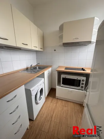 Pronájem bytu 1+1, Brno - Lesná, Haškova, 32 m2