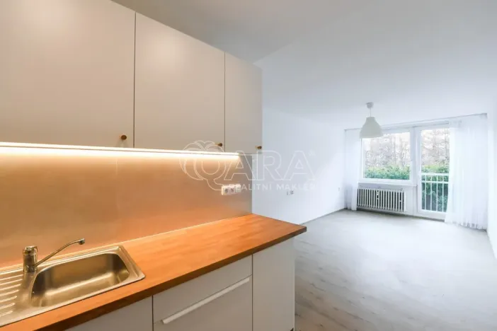 Prodej bytu 2+kk, Praha - Kobylisy, Famfulíkova, 43 m2
