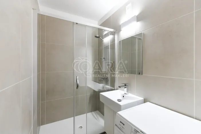 Prodej bytu 2+kk, Praha - Kobylisy, Famfulíkova, 43 m2