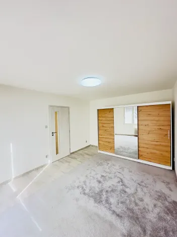 Pronájem bytu 1+1, Hradec Králové, Vysocká, 33 m2