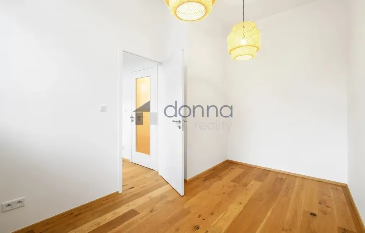 Pronájem bytu 2+kk, Praha, Perucká, 37 m2