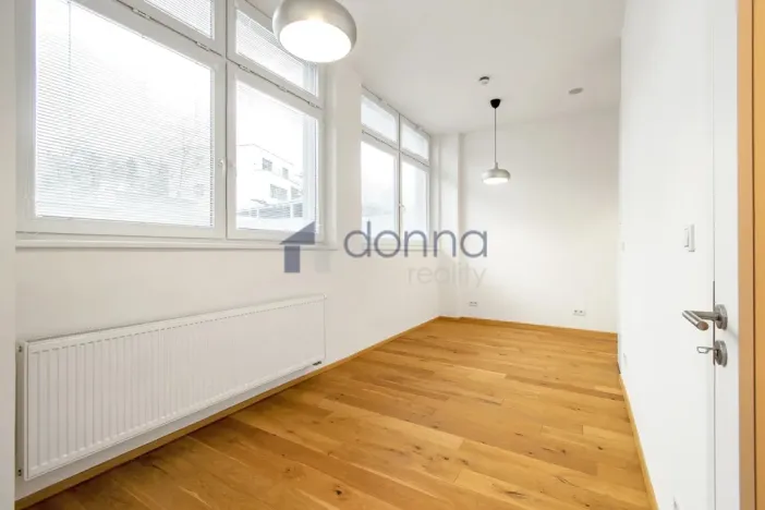 Pronájem bytu 2+kk, Praha, Perucká, 37 m2
