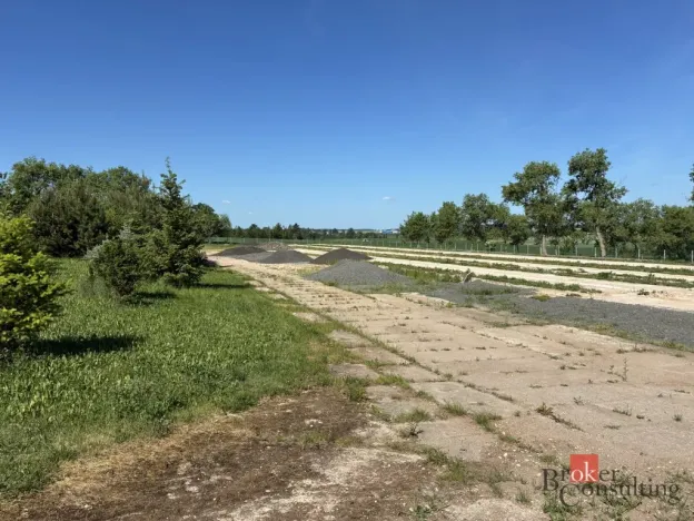 Pronájem skladu, Měník, 5600 m2