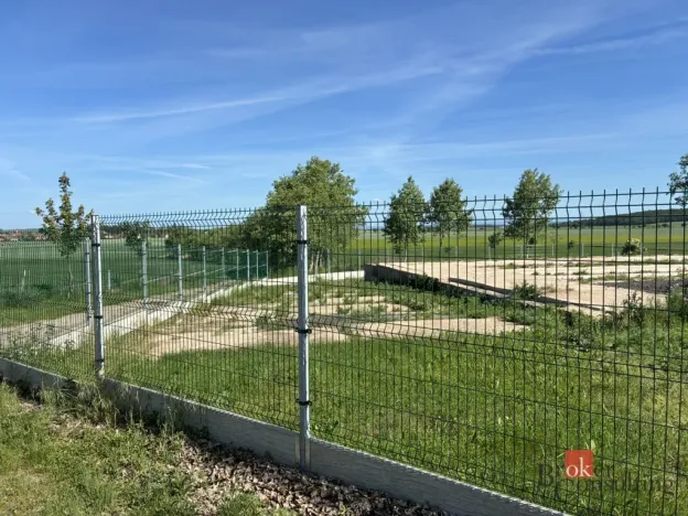 Pronájem skladu, Měník, 5600 m2