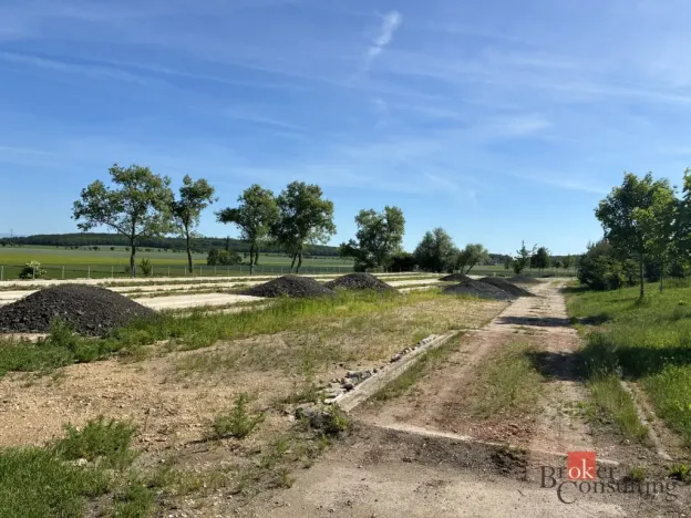 Pronájem skladu, Měník, 5600 m2