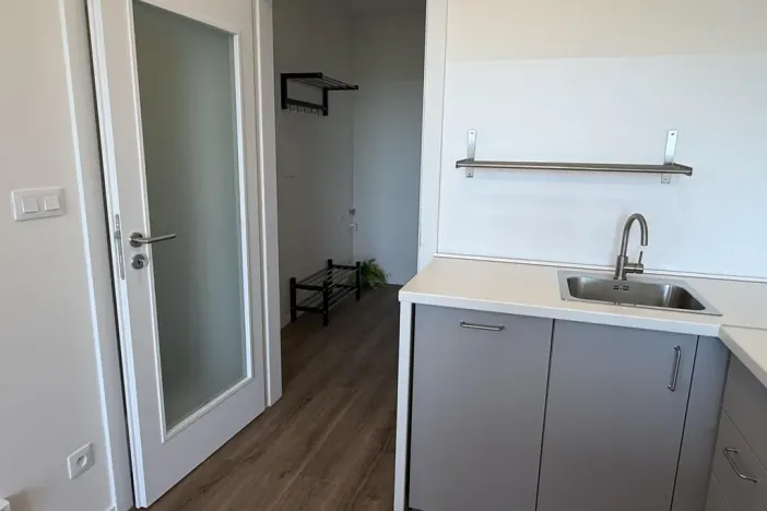 Pronájem bytu 1+kk, Praha - Černý Most, Arnošta Valenty, 38 m2