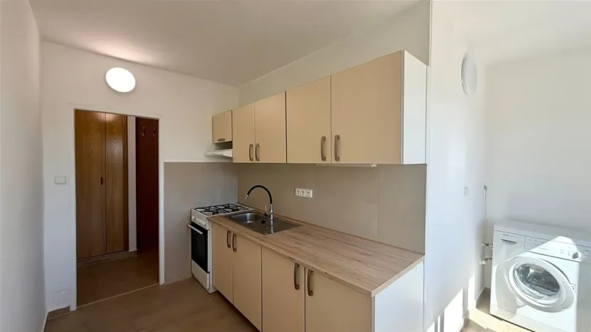 Pronájem bytu 1+1, Cheb, Májová, 38 m2