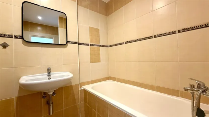Pronájem bytu 1+1, Cheb, Májová, 38 m2