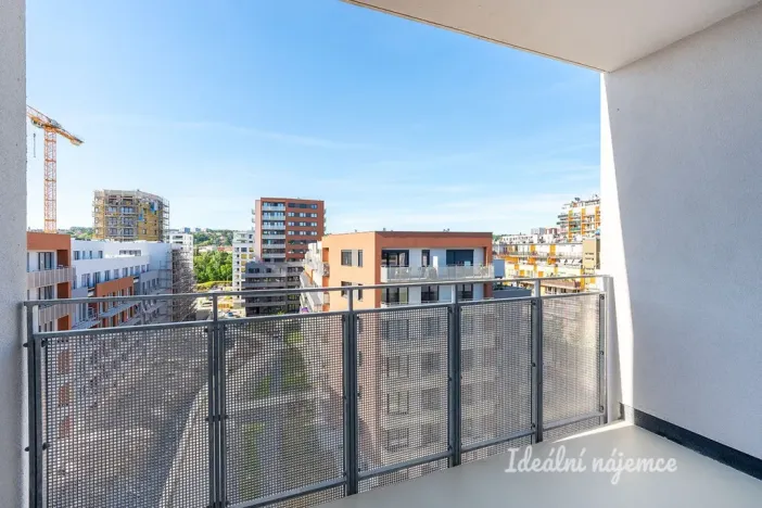 Pronájem bytu 1+kk, Praha - Vysočany, Poděbradská, 32 m2