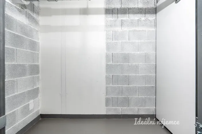 Pronájem bytu 1+kk, Praha - Vysočany, Poděbradská, 32 m2