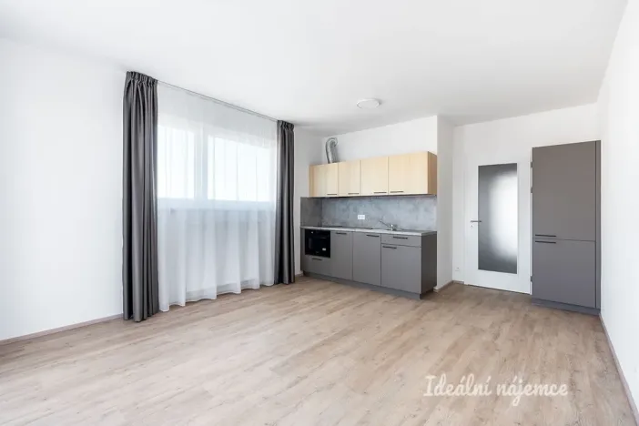 Pronájem bytu 1+kk, Praha - Vysočany, Poděbradská, 32 m2