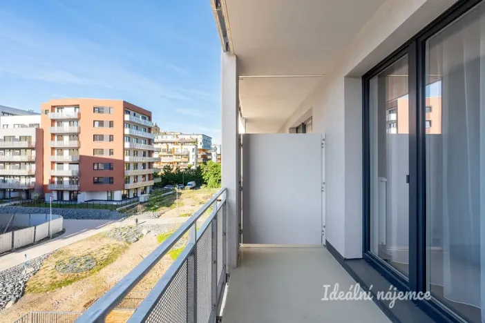 Pronájem bytu 1+kk, Praha - Vysočany, Poděbradská, 33 m2